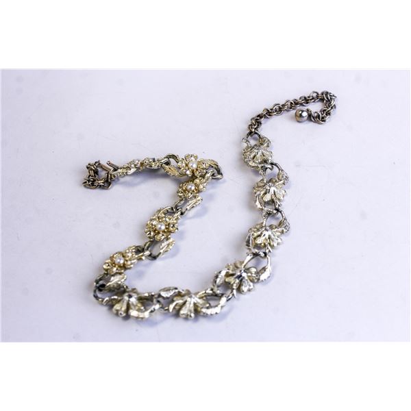 SILVER TONE FLORAL NECKLACE