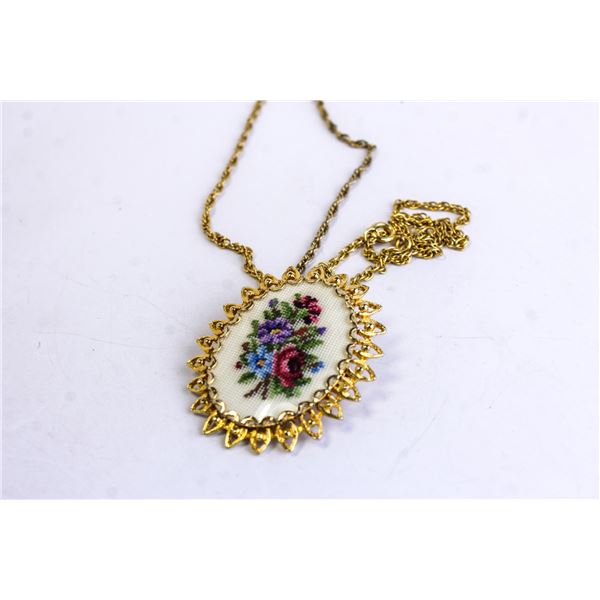 PETTI POINT STYLE NECKLACE BROOCH