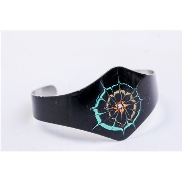 BLACK FLORAL BRACELET WITH SILVER TONE BACK