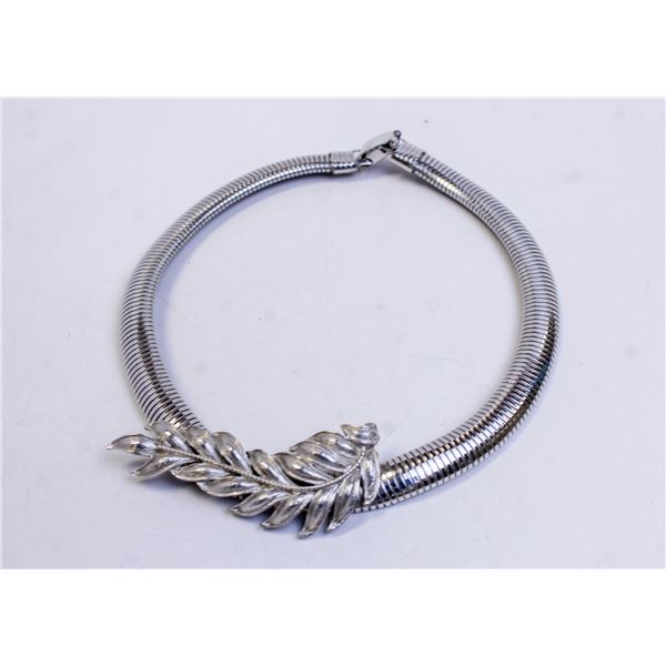 SILVER TONE FLEX NECKLACE WITH LEAF