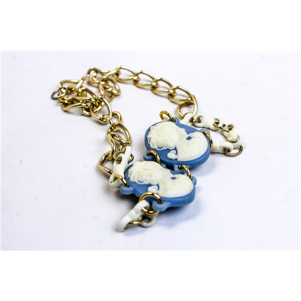 VINTAGE COSTUME CAMEO NECKLACE