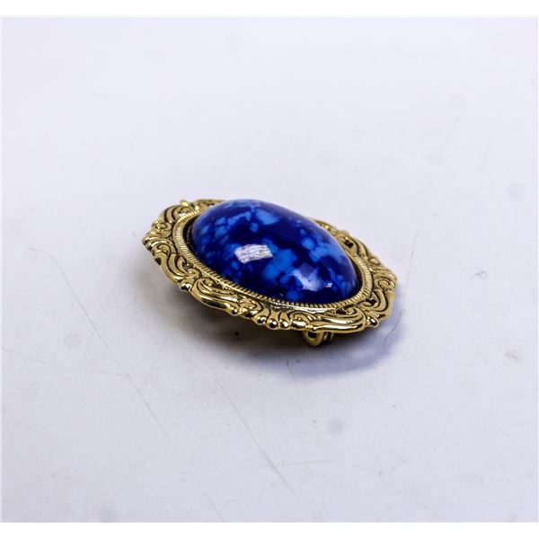 VINTAGE GOLD TONE AND BLUE COSTUME BROOCH