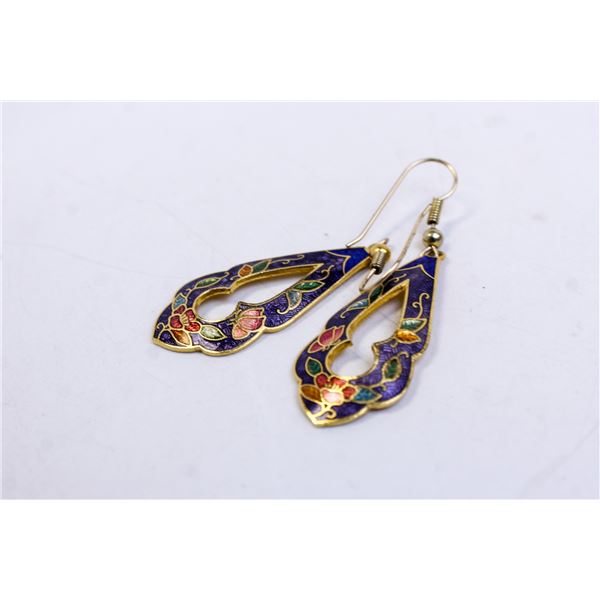 GOLD TONED ENAMEL FLORAL EARRINGS