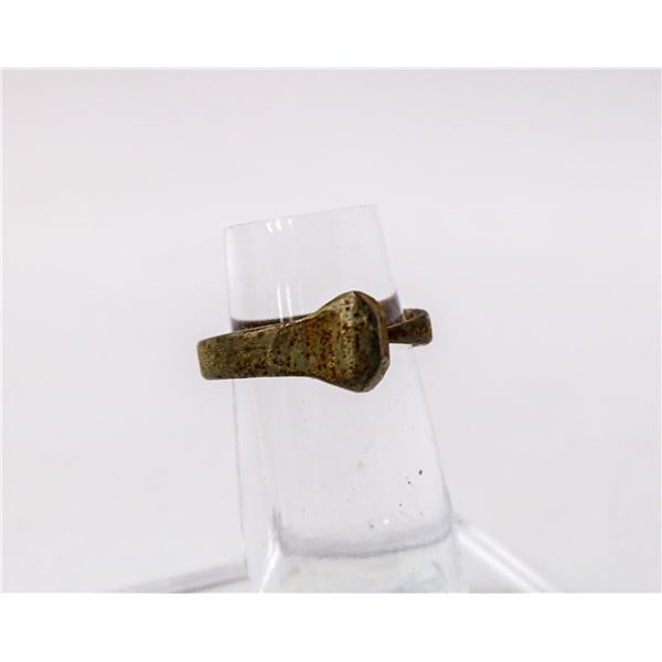 ARTISAN IRON SQUARE NAIL RING SIZE 6