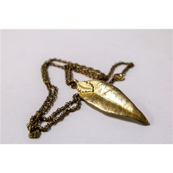 18" GOLD TONE ROPE CHAIN WITH FEATHER PENDANT