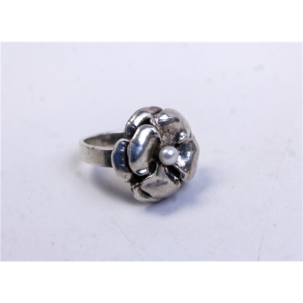 SILVER TONE FLOWER RING SIZE 6.5