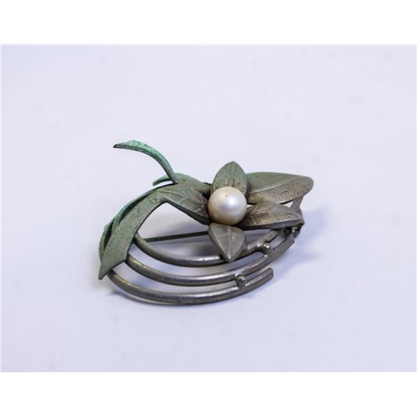 SILVER TONE FLOWER BROOCH