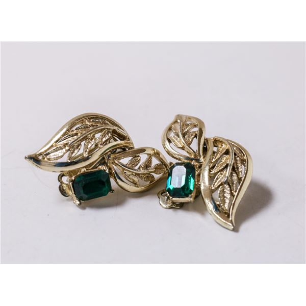 GOLD TONE COSTUME CLIP EARRINGS WITH GREEN STONE