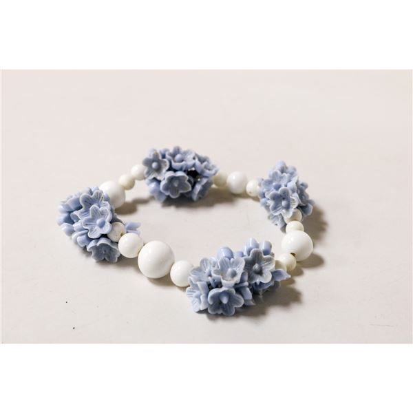 BLUE FLORAL BEADED BRACELET