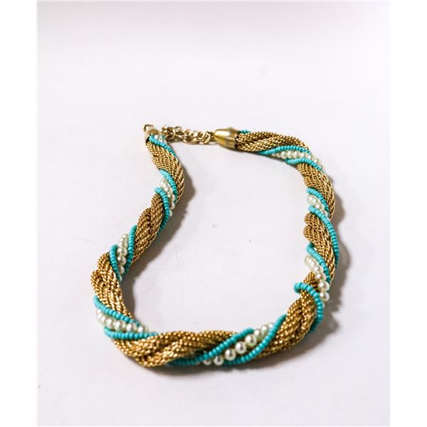 GOLD TONE MESH AND BLUE BEAD FASHION NECKLACE