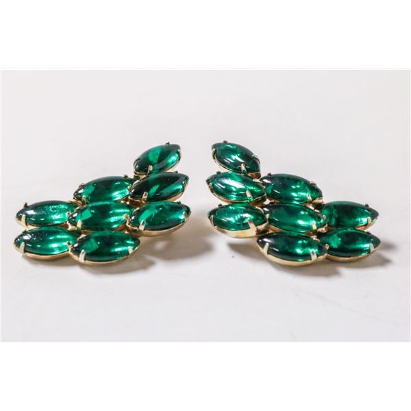 VINTAGE GREEN STONE COSTUME JEWELLERY EARRINGS