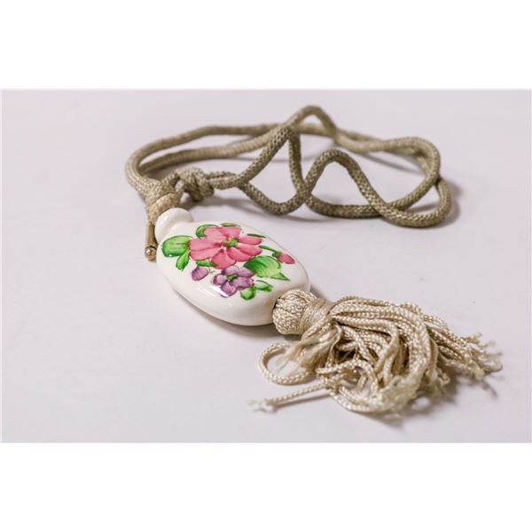 PORCELAIN FLOWER PENDANT NECKLACE