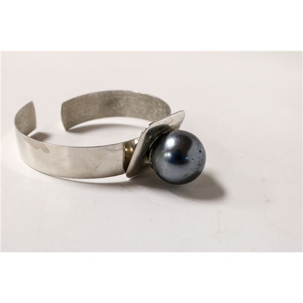 1960S SILVER TONE FASHION BRACELET