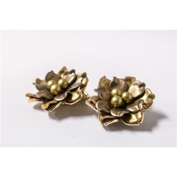 VINTAGE GOLD TONE ROSE STYLE EARRINGS