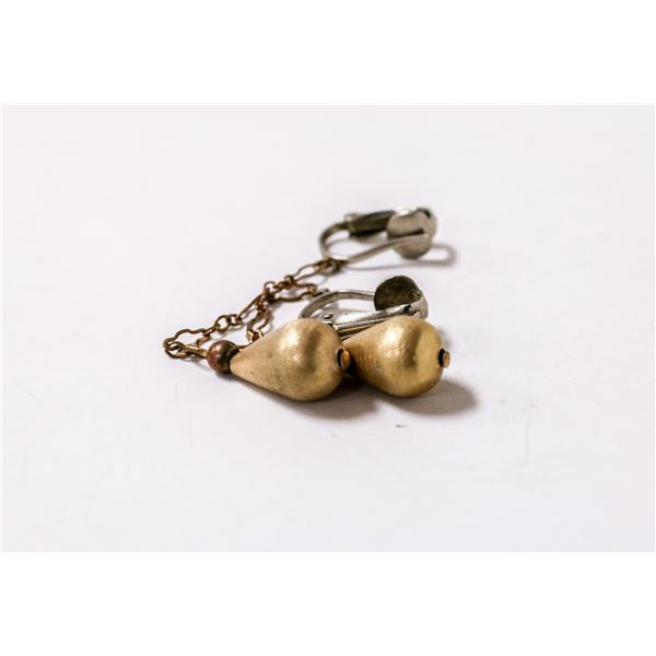 VINTAGE GOLD TONED DROP EARRINGS