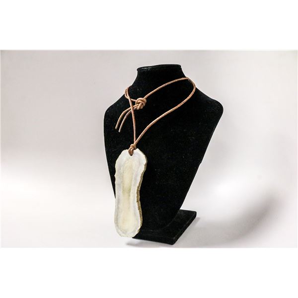 LARGE AGATE STONE PENDANT NECKLACE