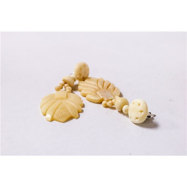 CARVED STYLE LEAF DROP EARRINGS