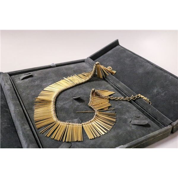 1960S GOLD TONE ORNATE COCKTAIL NECKLACE