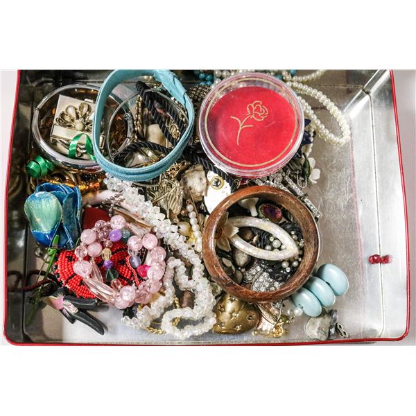 VINTAGE TIN FULL OF ASSORTED JEWELLERY