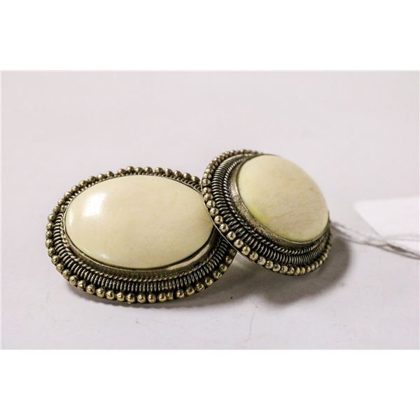 SILVER TONE COSTUME EARRINGS