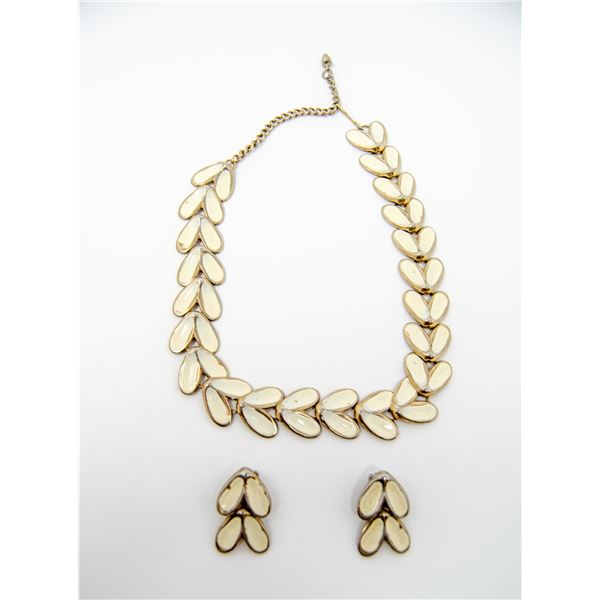 VINTAGE GOLD TONE WITH WHITE ENAMEL NECKLACE AND