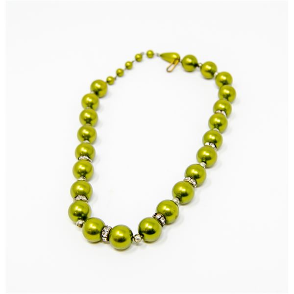 GREEN BEADED COSTUME NECKLACE