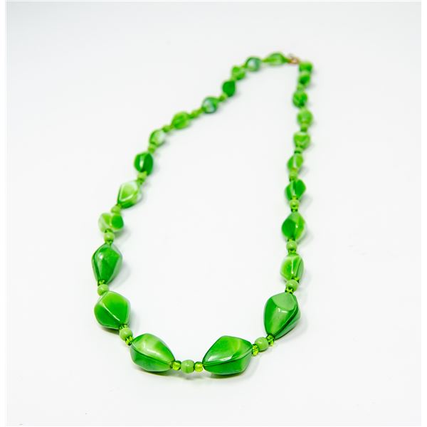 GREEN GLASS BEADED NECKLACE