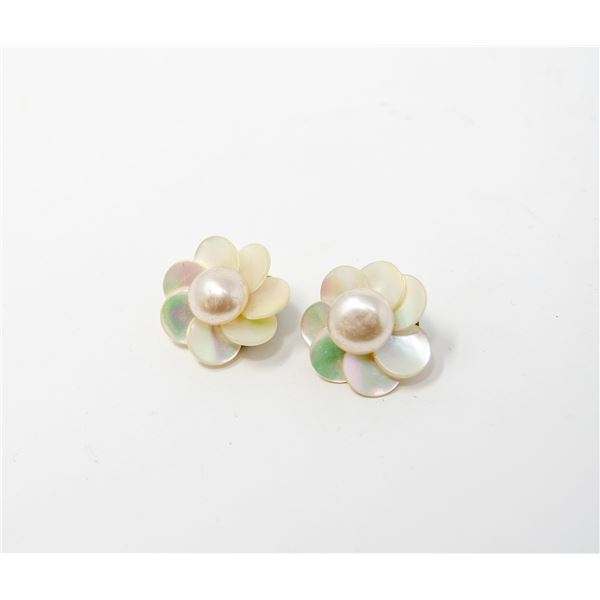 ABALONE SHELL STYLE FLOWER EARRINGS