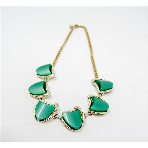 GOLD TONE AND GREEN COSTUME NECKLACE
