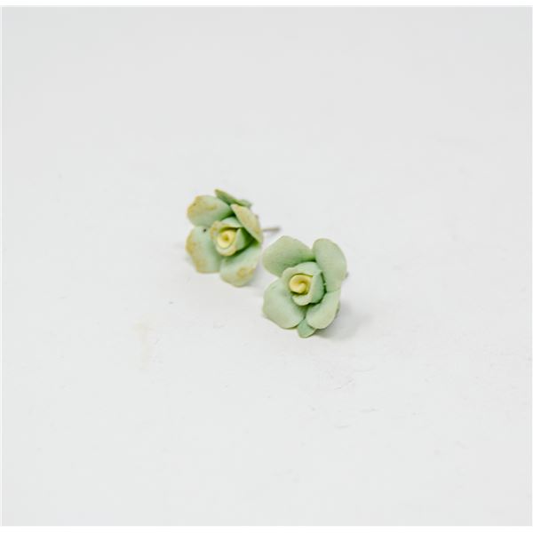 GREEN FLOWER STUD EARRINGS