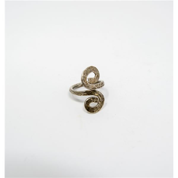 925 SILVER HAMMERED S RING SIZE 8