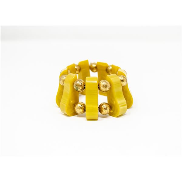 1960S GREEN BAKELITE FASHION BRACELET