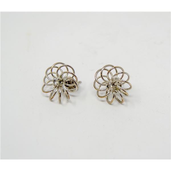 SILVER TONE WIRE FLOWER STUD EARRINGS