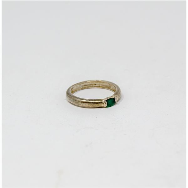 925 SILVER RING W EMERALD COLOURED STONE SIZE