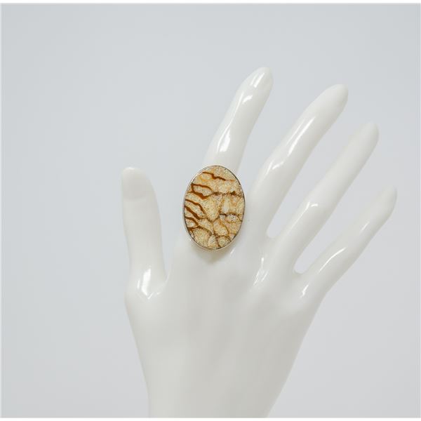 LARGE STERLING SILVER RING WITH LARGE AGATE STONE