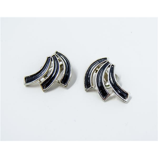 VINTAGE BLACK AND SILVER TONE CLIP EARRINGS