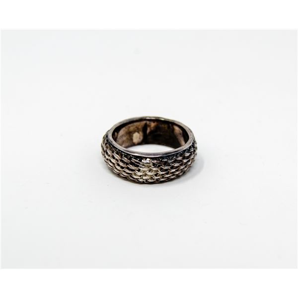 SILVER TEXTURED DESIGN RING SIZE 7