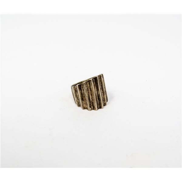 925 SILVER RIPPLE STYLE RING SIZE 5