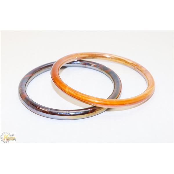 PAIR OF POLISHED STONE BRACELETS