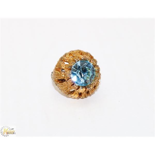 GOLD COLOUR FASHION RING WITH BLUE STONE SIZE 5.5