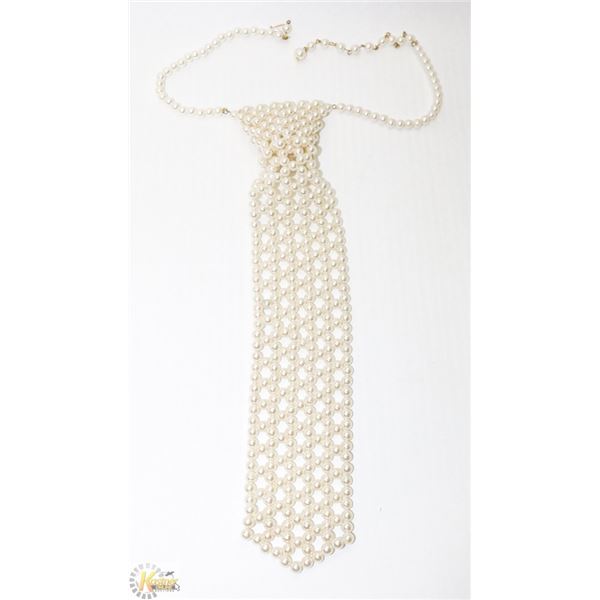 FAUX PEARL COSTUME JEWELLERY NECK PIECE