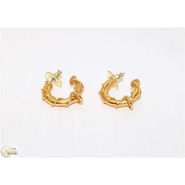 GOLD TONE HOOP FASHION EARRINGS