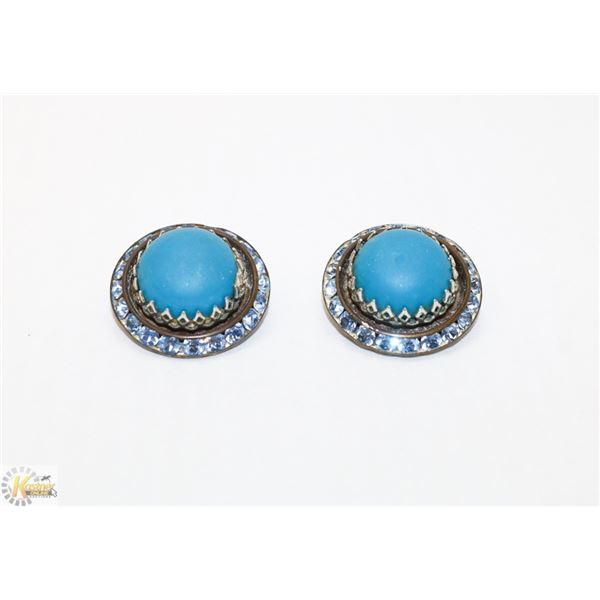 VINTAGE TRIAD COSTUME JEWELLERY CLIP EARRINGS