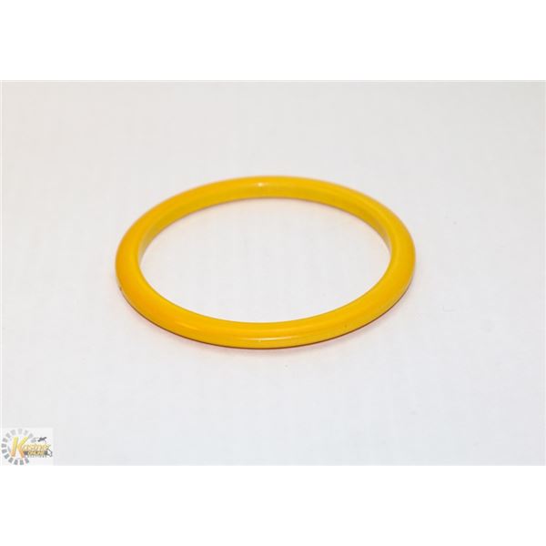 1950S YELLOW PLASTIC BRACELET