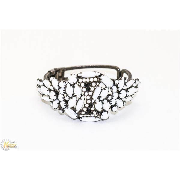 MULTI WHITE STONE FASHION BRACELET