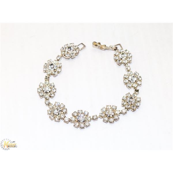 COSTUME JEWELLERY FLOWER BRACELET