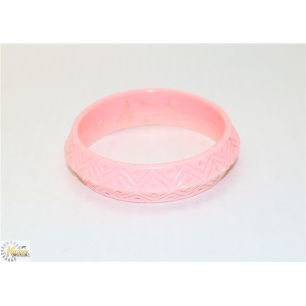 1950S BAKELITE FASHION BRACELET PINK