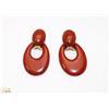 Image 1 : VINTAGE RED HOOP STYLE EARRINGS