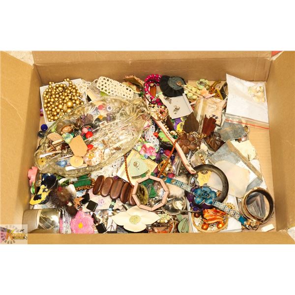 ASSORTED LARGE BOX OF SCRAP AND MIX JEWELLERY