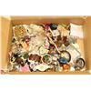 Image 1 : ASSORTED LARGE BOX OF SCRAP AND MIX JEWELLERY
